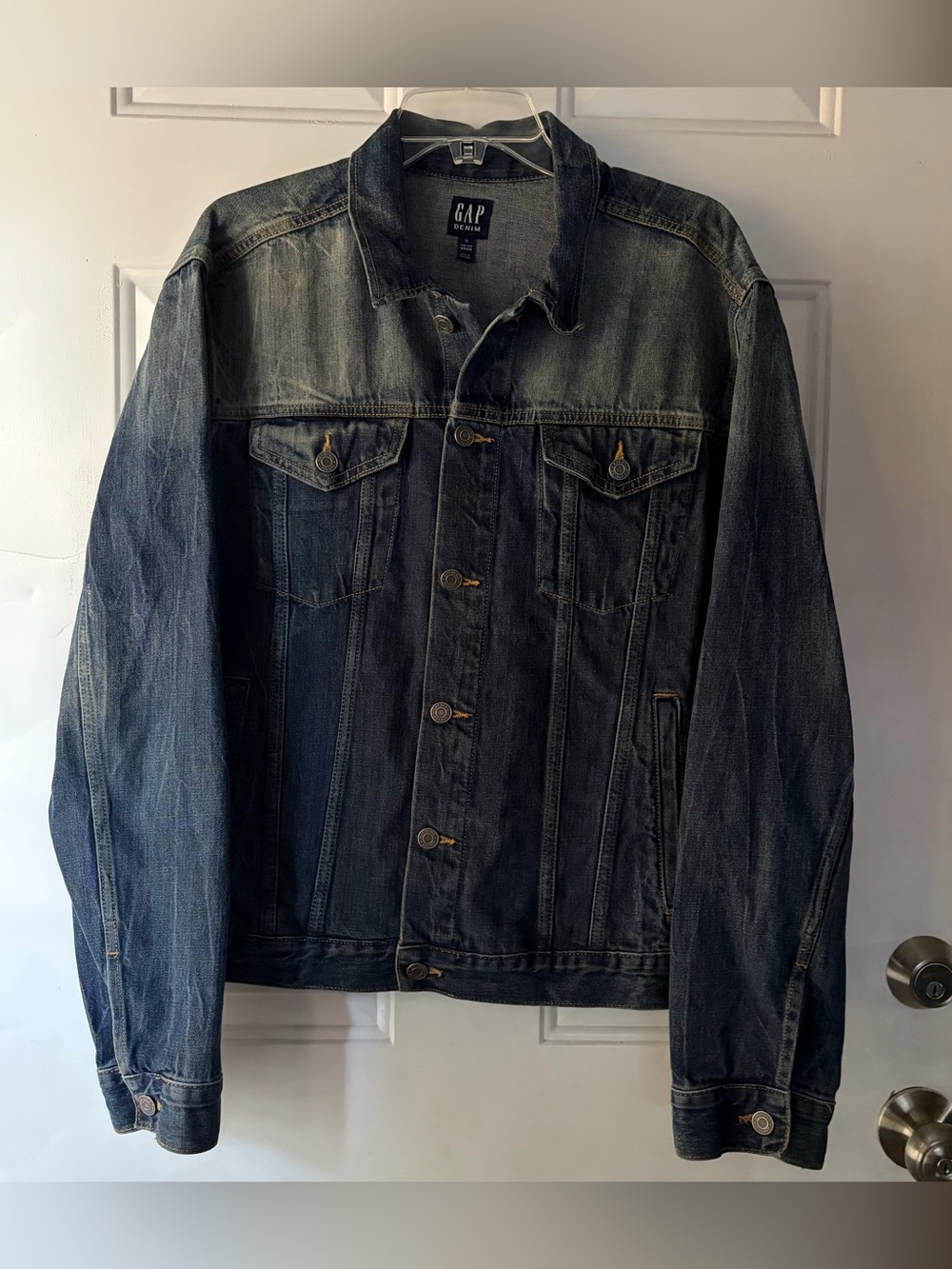 GAP Denim Men's Medium Wash Trucker Jacket XL Standard Fit Button Up Coat